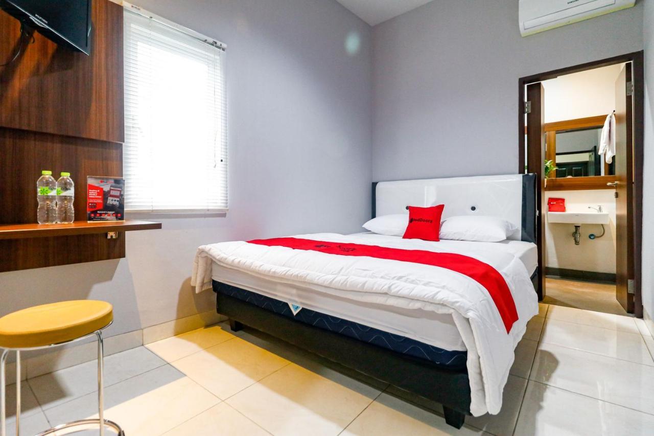 Reddoorz Near Kebon Jeruk Jakarta Eksteriør bilde