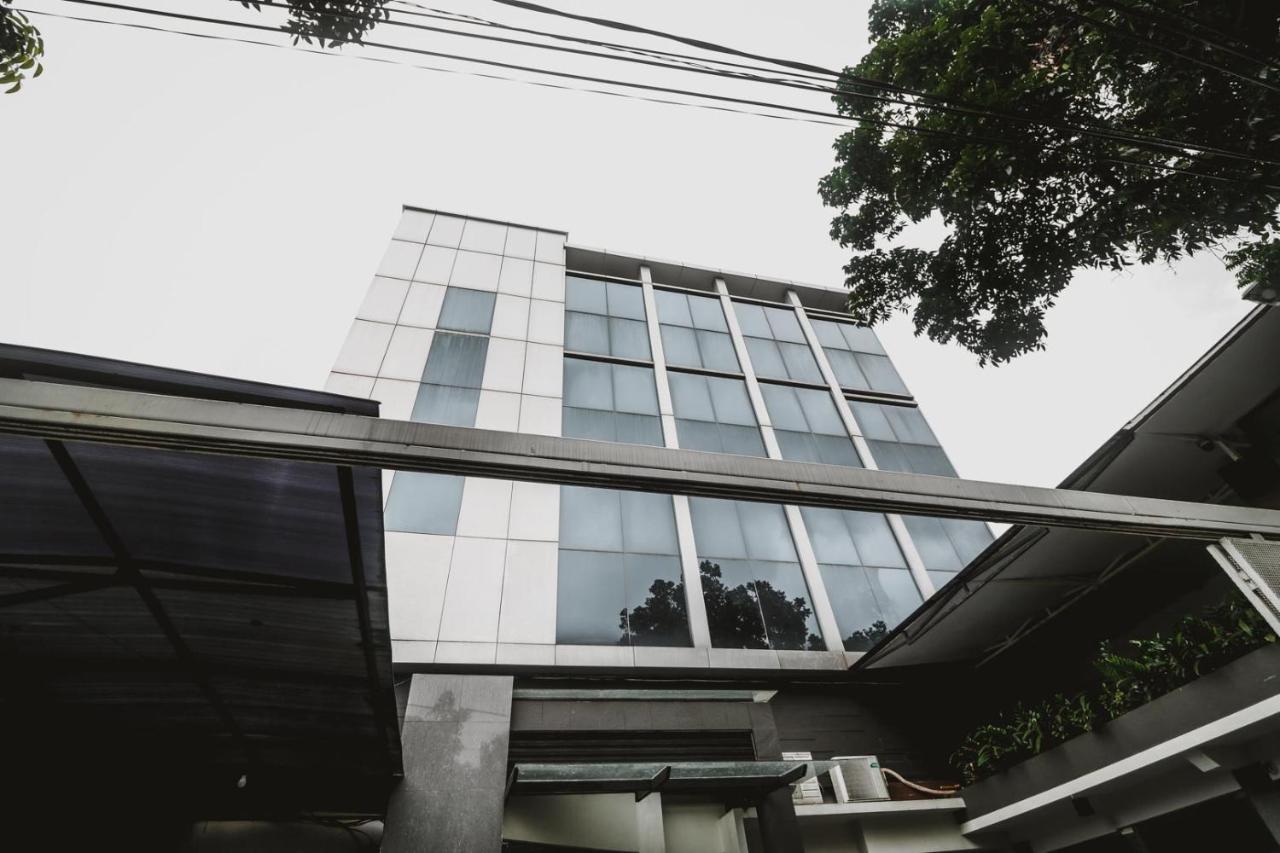 Reddoorz Near Kebon Jeruk Jakarta Eksteriør bilde